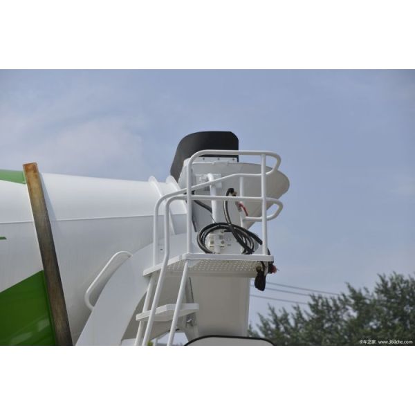 Sinotruk HOWO TX6 340 HP 8X4 7.37 Square Concrete Mixer Truck for Customer's Requirement