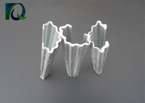 Anti Rust Steel Grape Stakes , Hot Dip Galvanized Steel Pole 1.5MM X 2.4M Size