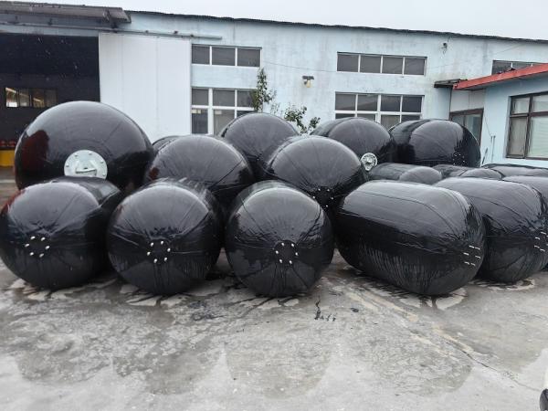 High Pressure Black Rubber Marine Pneumatic Fender Cylinder