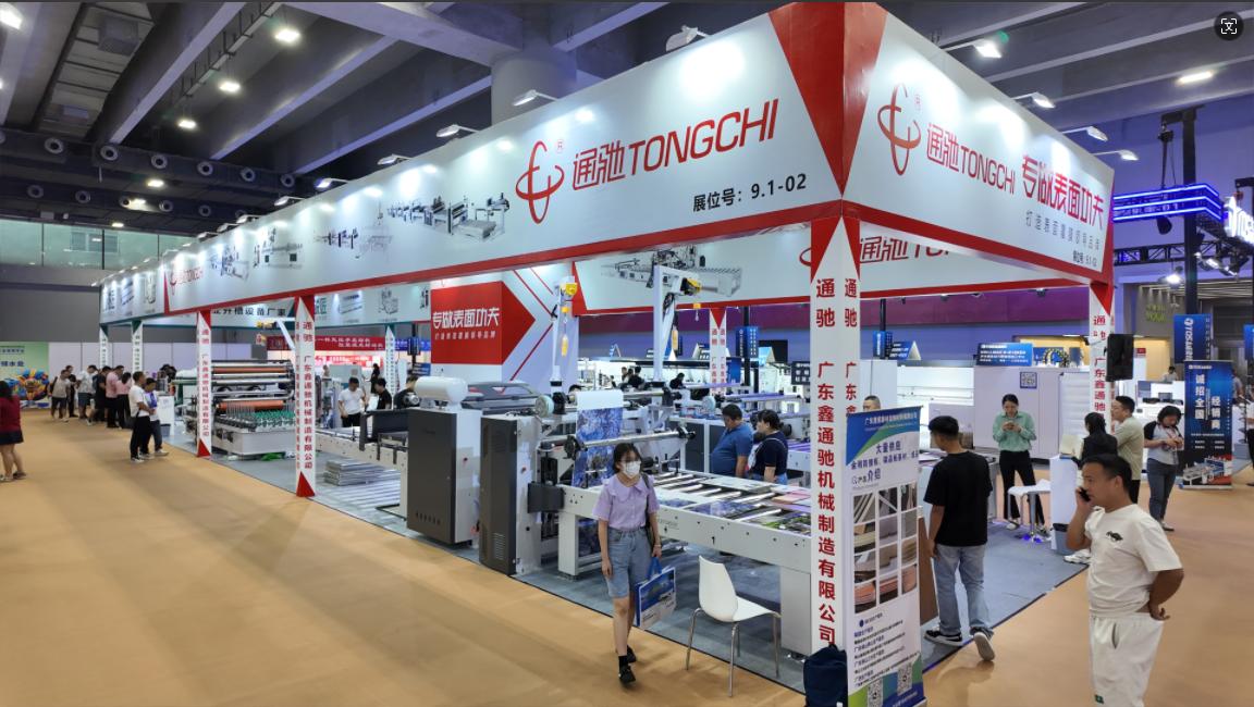 Dual Glue Profile Wrapping Machine (PUR/EVA), Quick Change System for 1350mm MDF WPC SPC Laminating, CE Certificated