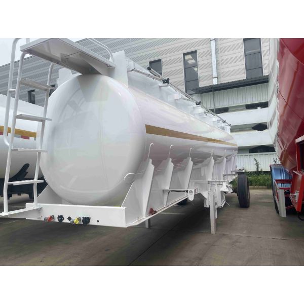 Truck Trailer Solution CIMC Three-Axis Oil Tanker Truck for Safe Transport 30000 kg