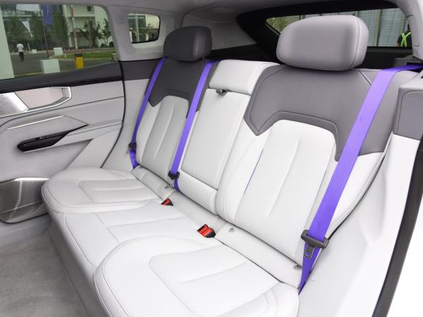 Carro elétrico Hiphi Y 765km SUV emblemático Pure Electric Personalização para o seu negócio