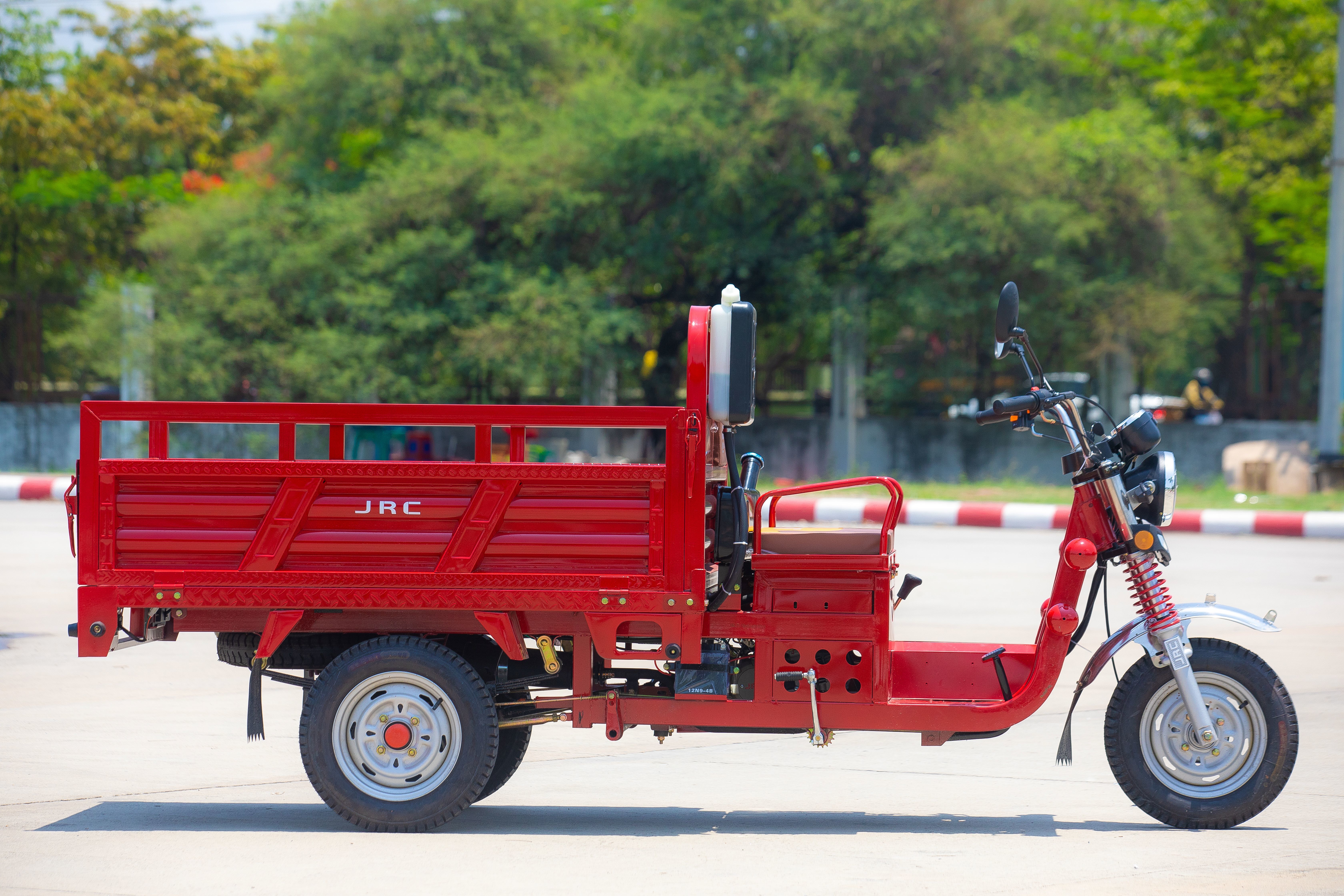 JRC-130 Cargo Tricycle with 300 kg Maximum Rated Load, 50 km/h Speed, and Reinforced Steel Cargo Bed