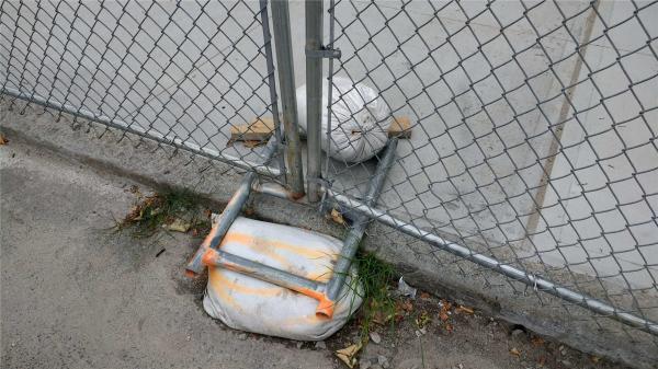 chain link temporary construction fence panels 6FT X 10F Mesh 2 3/8  x 2 3/8 ( 60mm x 60mm ) x 12 gauge wire