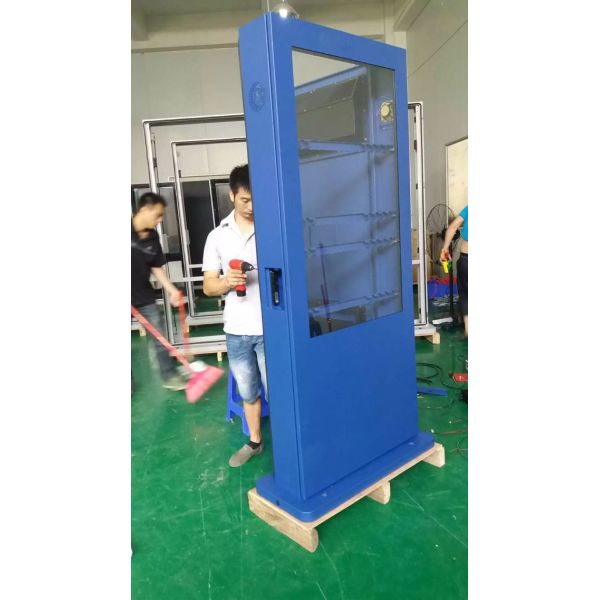 LED Backlight Floor Standing Digital Signage , Outdoor Digital Advertising Display