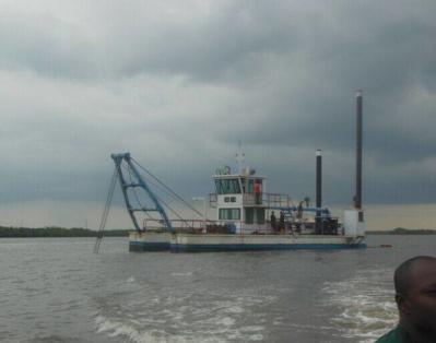 Large Output River Sand Mining Equipment Sand Pumping Dredger Strong Driving Force
