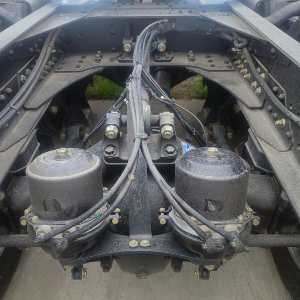 Shaanxi Automobile Delong 6X4 Diesel Tractor Truck Sales for Towing Semi Trailer Needs