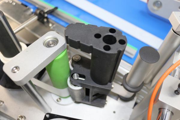 Máquina de rotulagem autoadhesiva para caixa quadrada/marca fiscal da garrafa