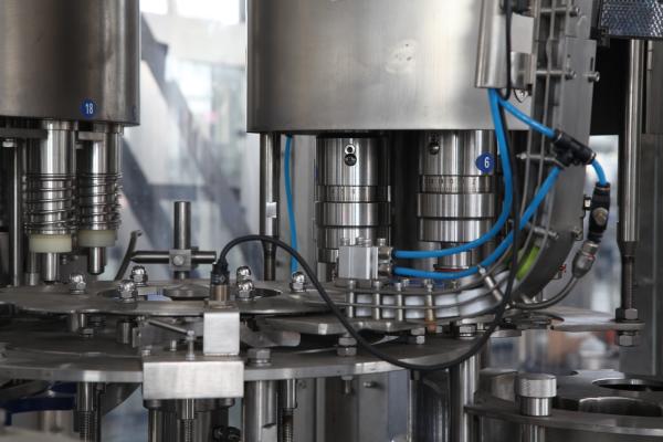 Plastic Round Bottle 500ml Liquid Filling Line CE Certificated For Treated Clean Water