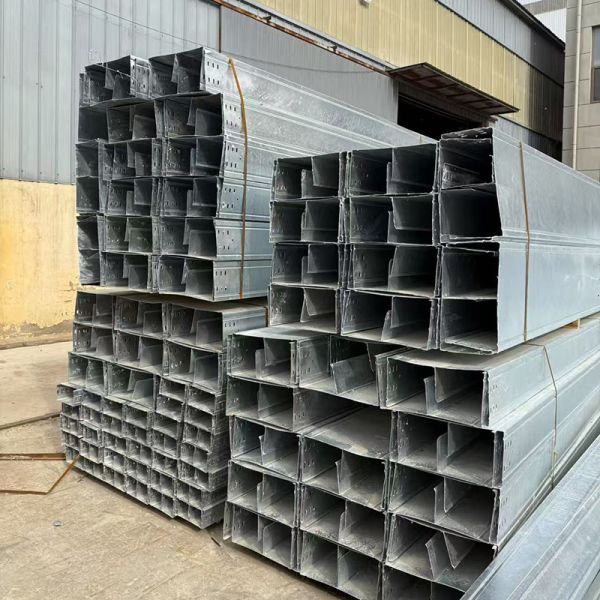 Résistance à la corrosion des plateaux de câbles galvanisés trempés à chaud de 100 à 600 mm