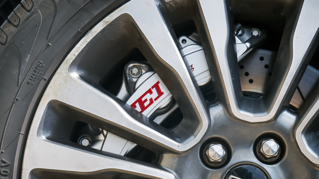 Kit de freno delantero grande 6 calibre de pistón con rotor de 378 * 32 mm sistema de freno automático BBK para Lincoln Continental 19 pulgadas llano de automóvil