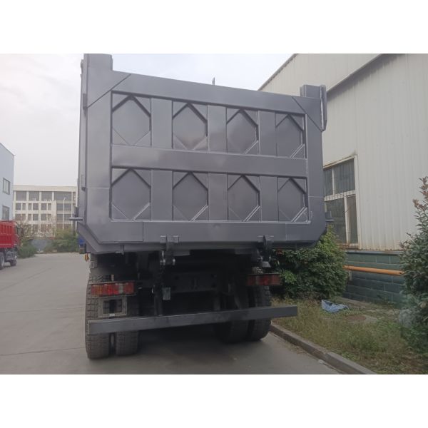Tipper Truck SINOTRUK HOWO 400HP 12 Wheels LHD 30-40 Tons 20-30CBM ZZ3317V356GB1