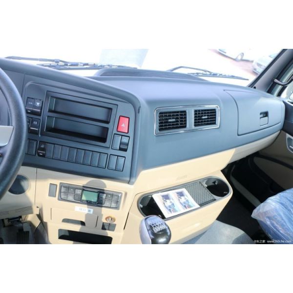 SINOTRUCK Haohan J5G 4X2 Tractor Trucks with 340HP and 300-400L Fuel Tank Capacity