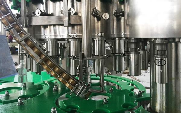 Machine de remplissage de l'huile 4000BPH essentielle 380V Olive Oil Bottle automatique