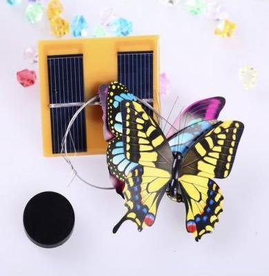 Le papillon volant à l'énergie solaire