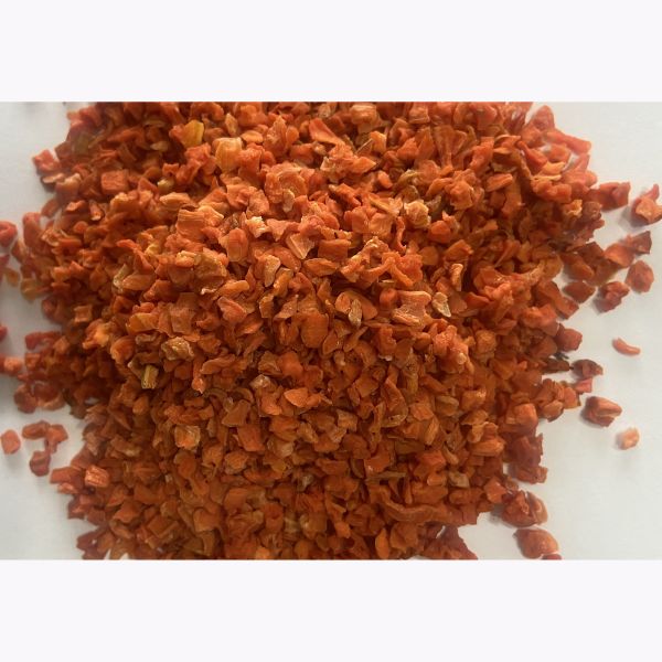 Healthy & Nutritious Air Dried Carrot Flakes Rich in Beta-Carotene with Quick Rehydration and 10*10*3mm Size