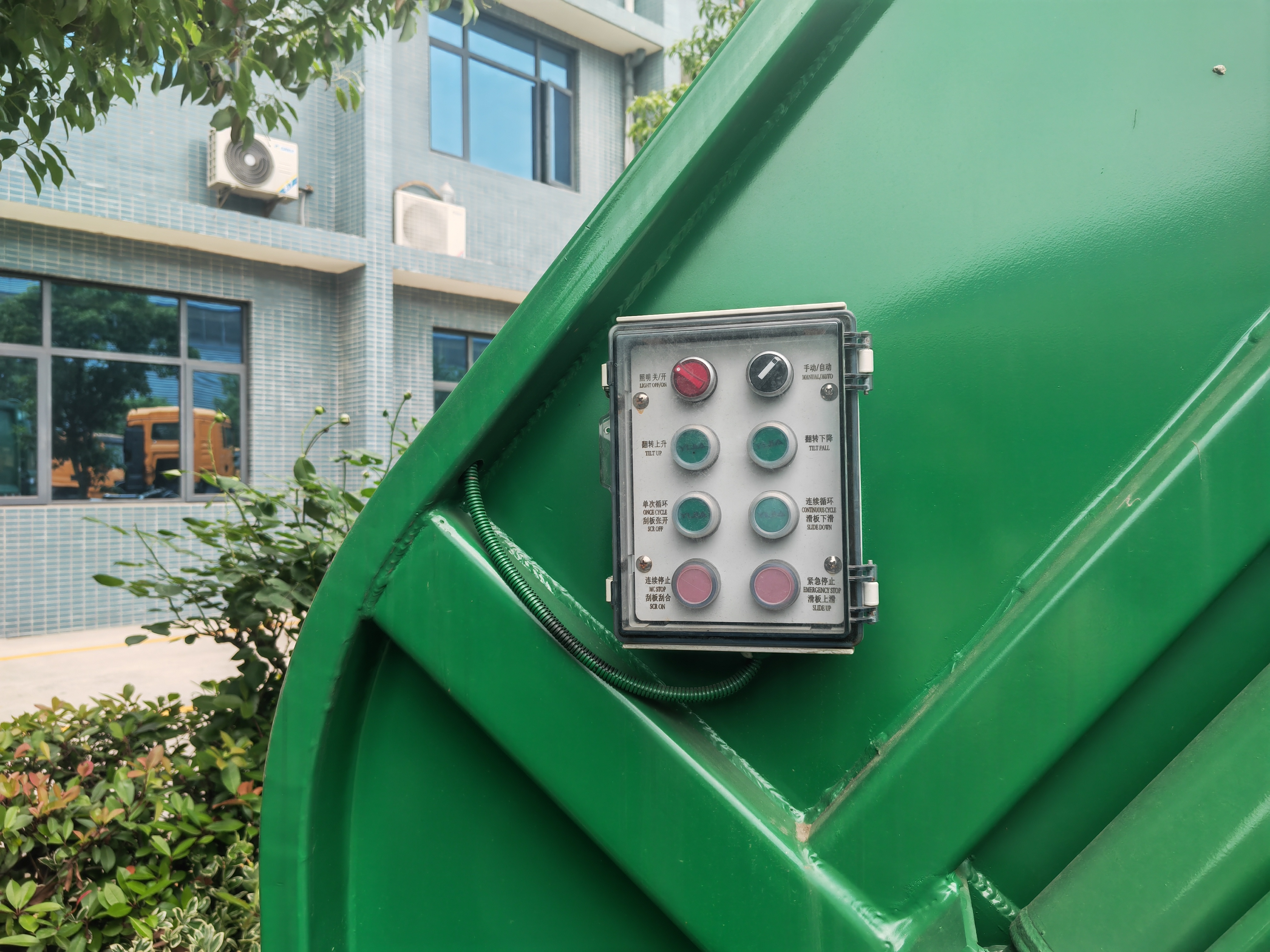 ISUZU Giga Compactor Garbage Refuse Collection Bin Cleaning Truck