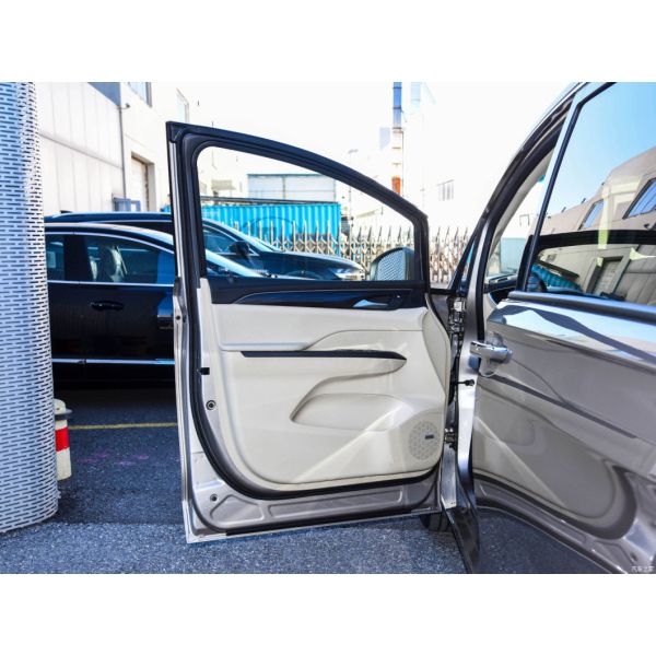 Buick GL8 2023 Es Smart Flagship Version Gasoline MPV Top Speed 195 Km/H for Benefit