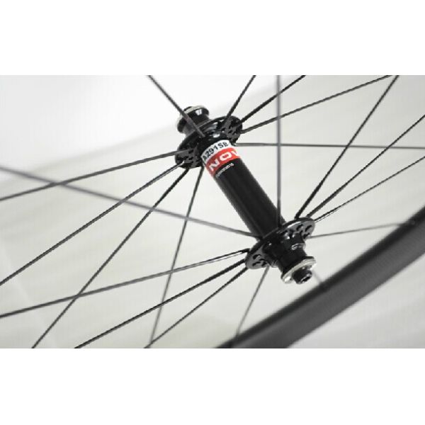 high quality popular chinese low price60mm Clincher 700c road bike carbon wheel 23mm width