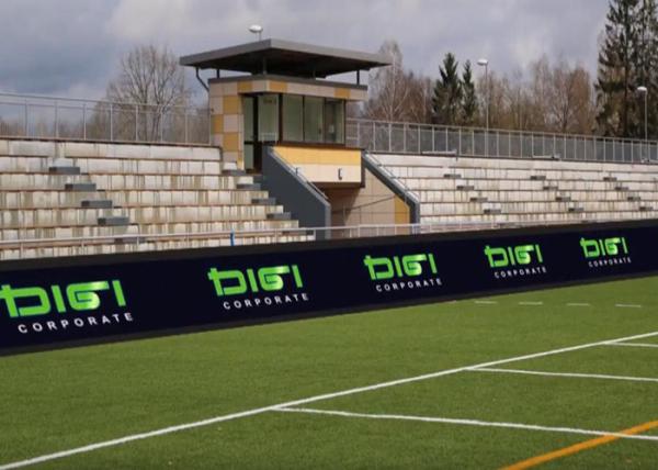 O grande diodo emissor de luz do estádio de futebol indica o à prova de água exterior da cor completa