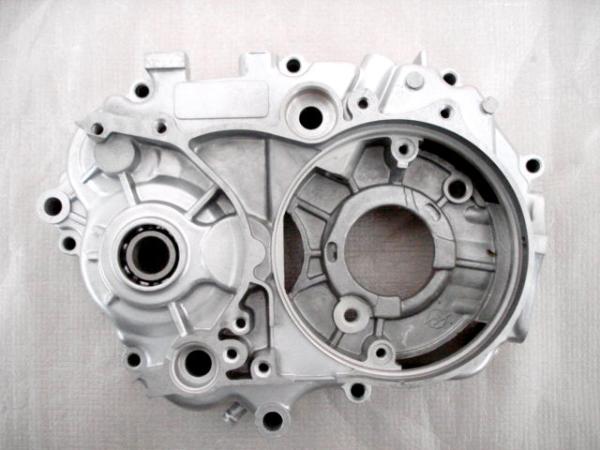 HONDA CD70 C50 70 90 100 110CC MOTORCYCLE MOTORBIKE MOTOR  ENGINE LEFT PIECE