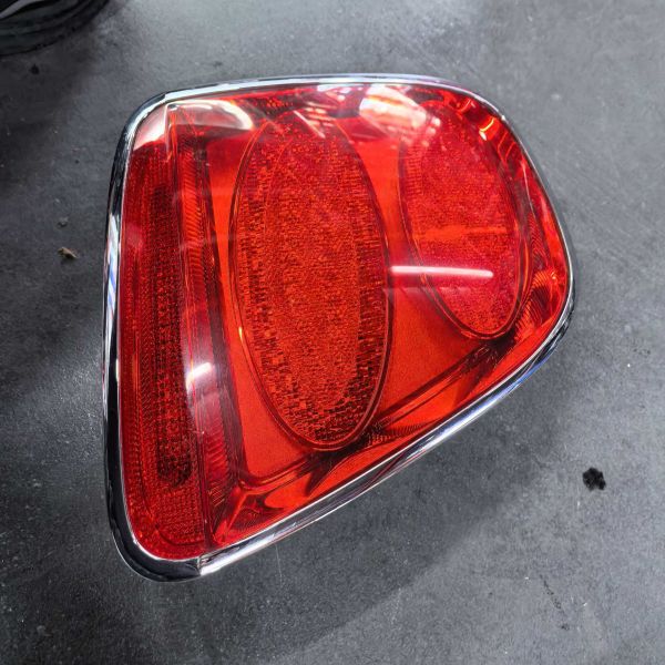 High Quality FENGHUA for Continental GTB Red LED Tail Light 12V 3000 Lm 1 Year Warranty Genuine Used Auto Parts Wholesale