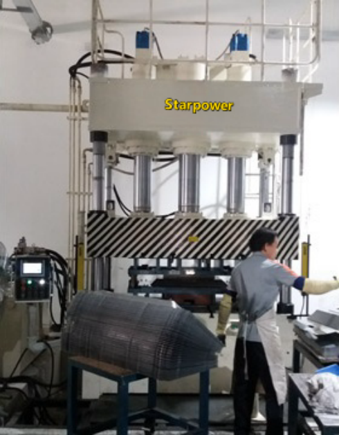 Полностью автоматизированная сервомашина для глубокого черчения для кухонной техники