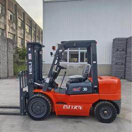 HELI H2000 3 Ton Used Heavy Duty Diesel Forklift 3m Lifting Height With 2 Stages Masts