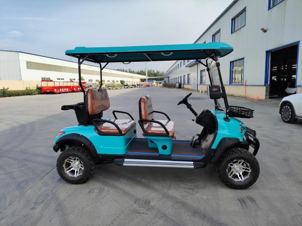 Voiture de golf électrique classique avec batterie au lithium pour différents scénarios dans des parcours de golf pittoresques