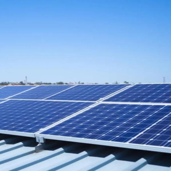 Soportes de montaje en techo para paneles solares de bajo perfil  Carga mínima en el techo  Fácil integración