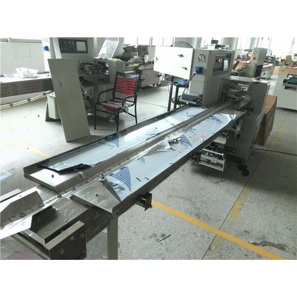 Automatic Back Sealing Flow Plillow Food Packing Machine With PLC Touch Screen Operation
