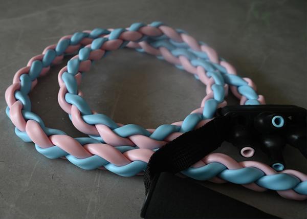 Corde en latex tressée: bande de résistance tordue à 4 tubes avec poignées pour la physiothérapie et les séances d'entraînement à domicile