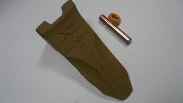 Standard Excavator Rock Teeth Yellow 2713-00032 48HRC - 52HRC With Pin 2705-1021 / 2114-1849