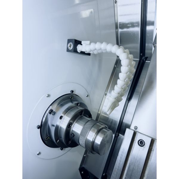 ST32 CNC Turning Center 15KW 18.5KW Spindle Power 8 Tool Post Stations Machining