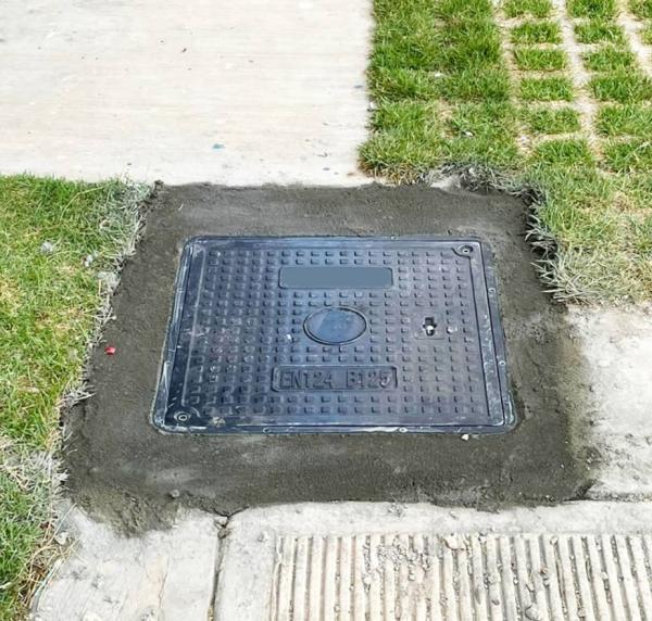 Couverture de conduit carré en résine composite FRP/SMC/GRP en fibre de verre pour la route de jardin