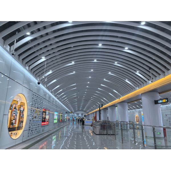 Carreaux de plafond en aluminium en nid d'abeille Panneaux métalliques perforés Plaque insonorisée