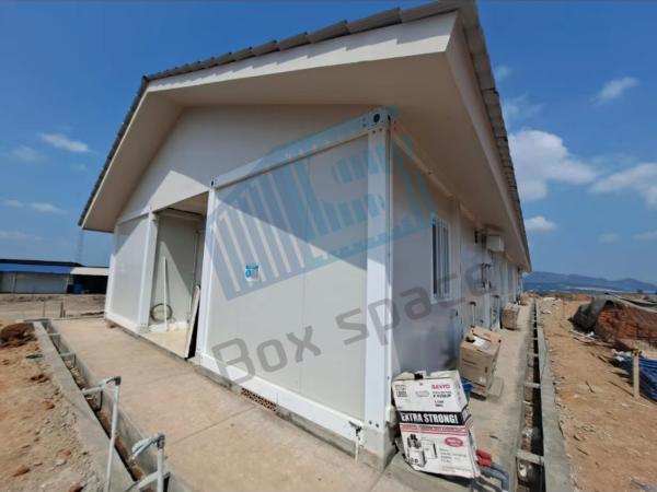 Container House Portable Room House For Workers 3-Storey Detachable Container Apartment With Pitch Roofing And Good Insulation