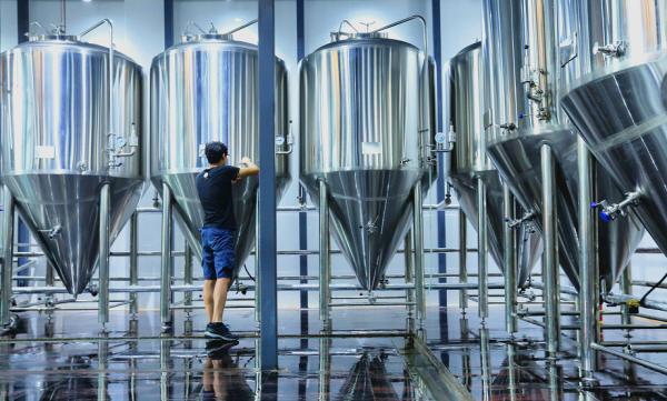 Equipamento comercial 0 da fabricação de cerveja de cerveja da prata 1000L - 80KW tanque interno do poder 3mm