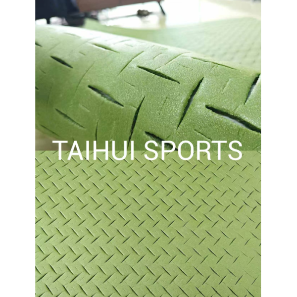 Soccer / Hockey / Rugby Field Shock Pad Cutting Style Design Water Resistance Excellent Shock Absorption