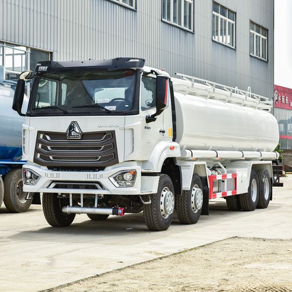 Howo 8x4 LHD 22000-25000 Liters Diesel Fuel Oil Tanker Truck 10 Ton Transport Vehicle