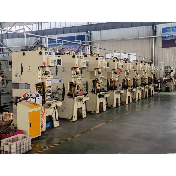 OEM Customized Size Zinc Plating Reusable Steel Crate Clips Metal Stamping Parts for Wooden Boxes