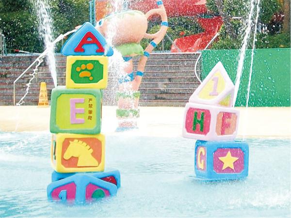 outdoor water playground, water theme park, splash park equipment