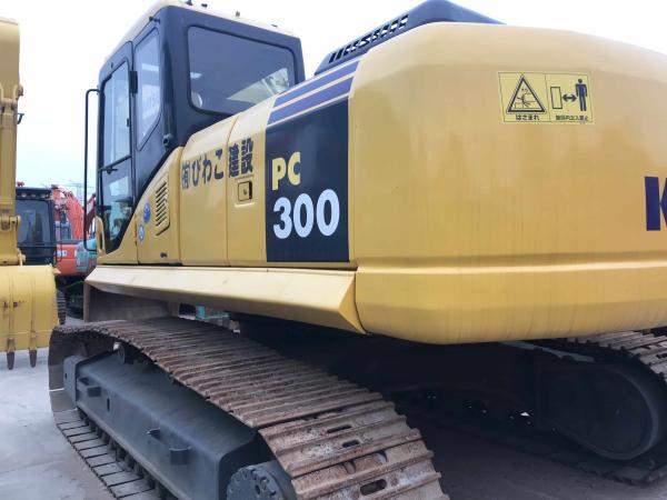 Excavadora de segunda mão Komatsu Pc 270 -7 com 148 HP e alcance máximo de escavação de até 9,7 M