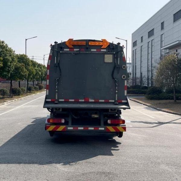 High Efficiency 18ton Diesel Road Sweeper Vehicle Road Sweeper Lorry ZBJ5180TSLZ6