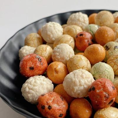 O estilo japonês Roasted amendoins revestidos misturados da alga colorida do sésamo dos petiscos do amendoim