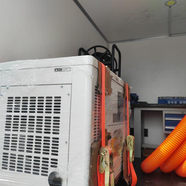 HOWO Refrigerator Truck , Refrigerated Cargo Van Box Truck for Mobile Workshop