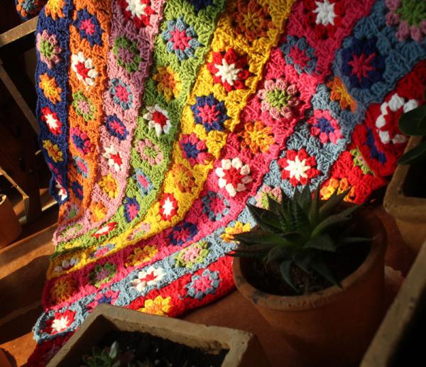 Y-F 80*60 Handmade Crochet Striped Daisy Wool Coffee Table Cloth Blanket Floral Leisure Vintage Sofa Blanket