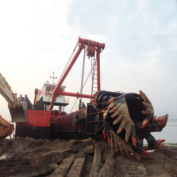 Diesel Engine Powered Sand Dredging Equipment For Inland Waterways