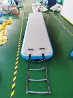 puntada gruesa del descenso de los 20cm que flota muelles inflables con la escalera