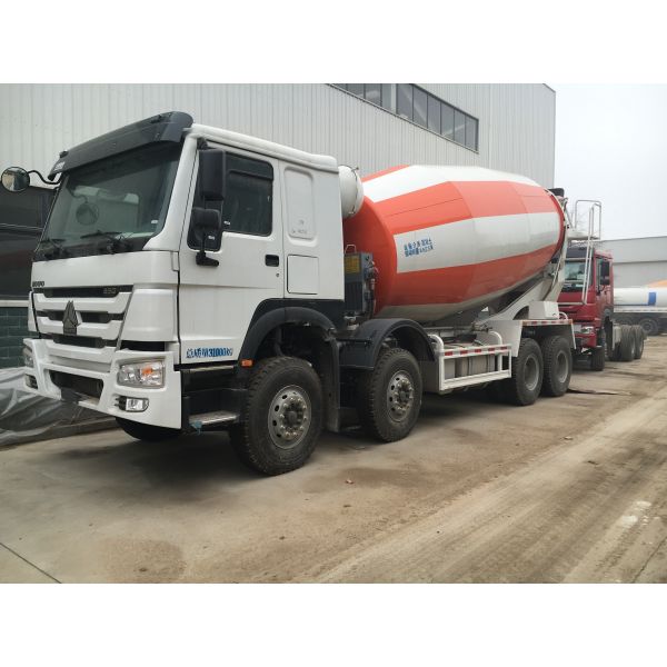 ZF8118 Hydraulic Steering Howo Concrete Mixer Truck 371hp Euro 2 400L Fuel Tank